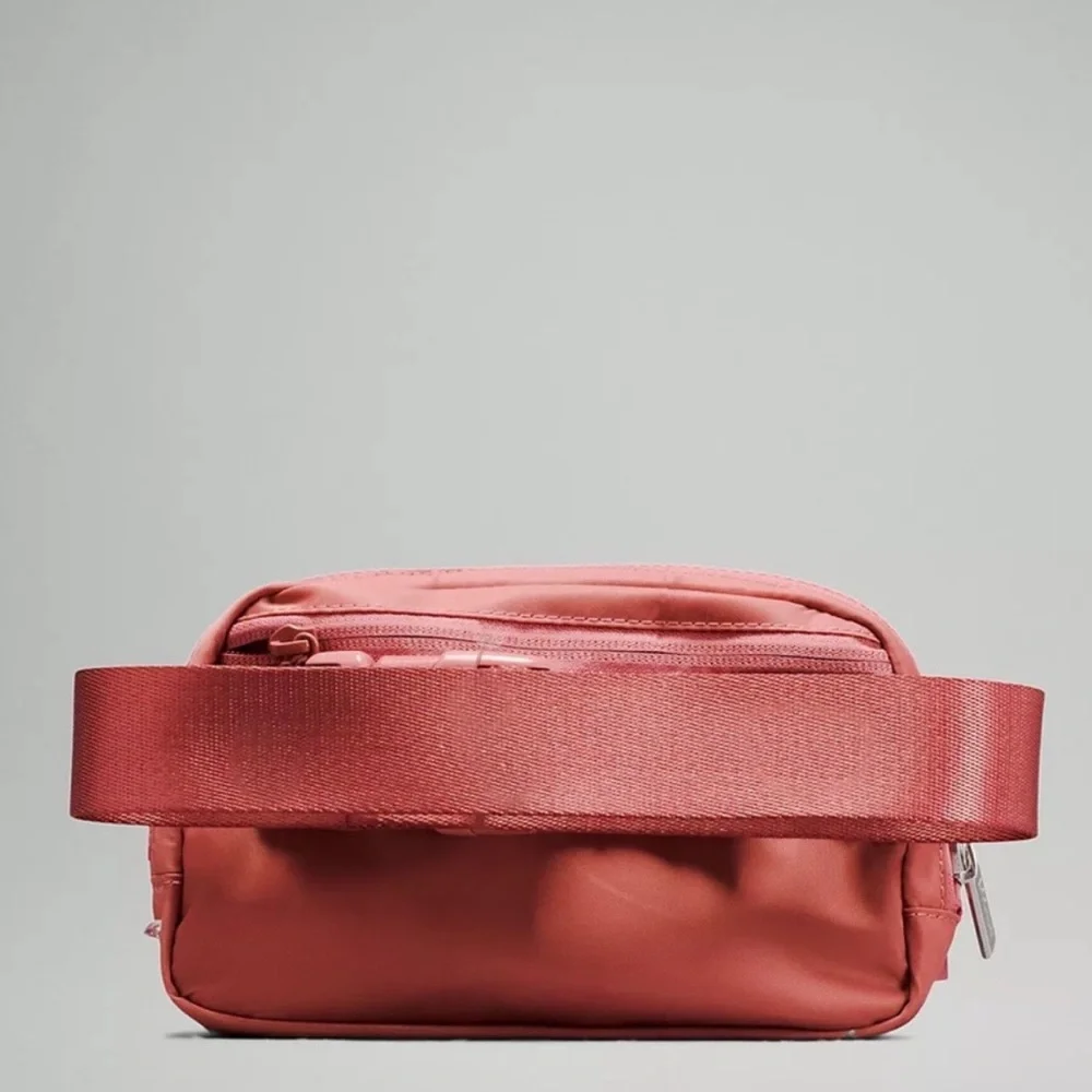 NWT 🍋 Lululemon Brier Rose Everywhere Belt Bag